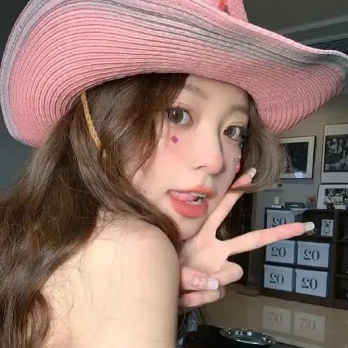 导演之子被曝隐私外泄，前后半年时装周T台画面流出
